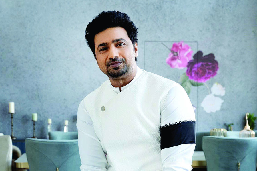 Celebrity Der Durga Puja: Will seek peace from deity this Durga Puja, says Superstar Dev