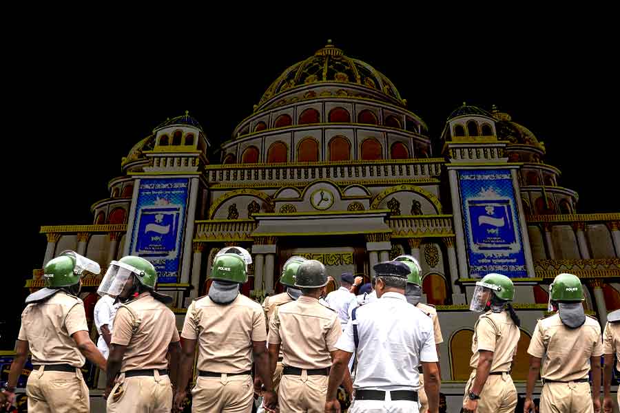 Kolkata Police on alert as Durga Puja Committee scared of brawls