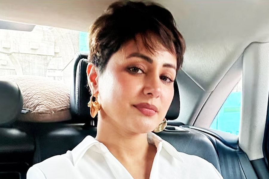 Hina Khan diagnosed with mucositis amid breast cancer treatment