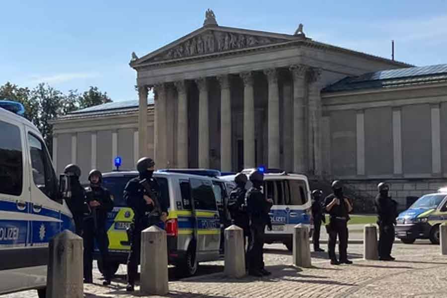 Munich police shoot person for carrying firearm near the Israeli consulate