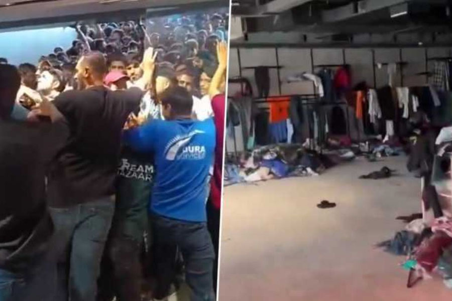 People looted a Shopping mall in Pakistan