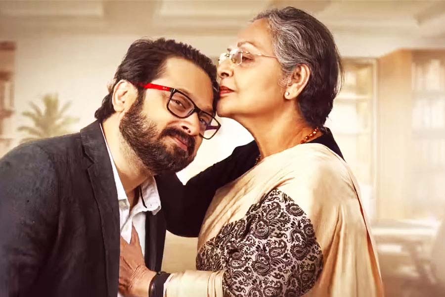 Did Raakhee Gulzar bring a complaint against Shiboprosad Mukherjee?