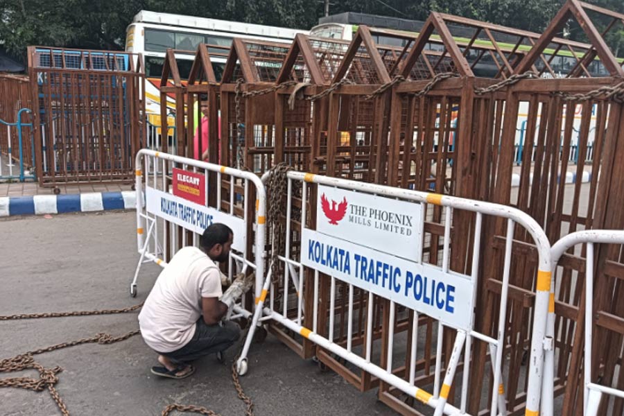 Calcutta HC direction on barricade on roads