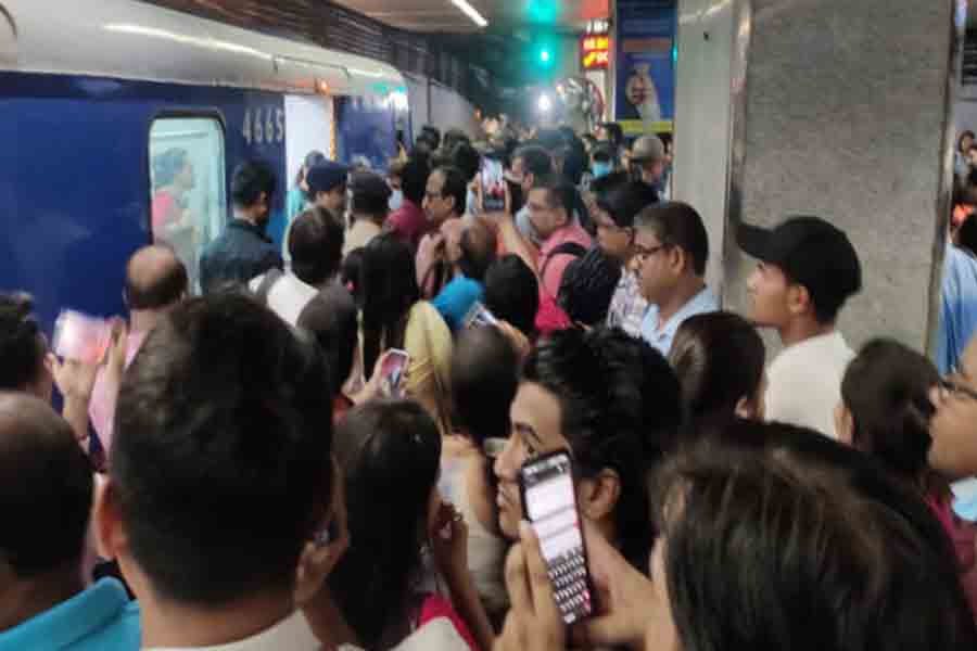 Kolkata metro service disrupted from Dumdum to Kavi Subhas