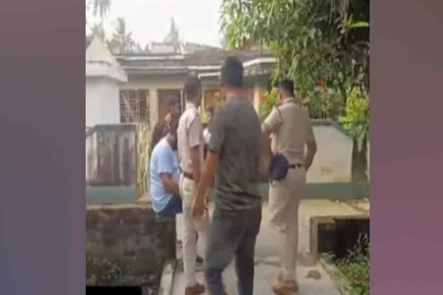 NIA raids at 7 places of Bengal