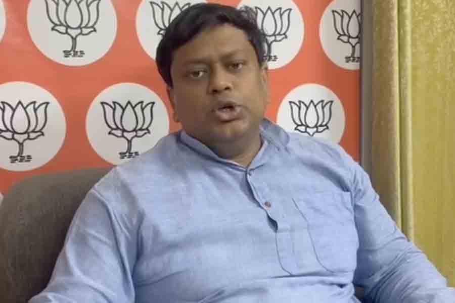 'Keep a sharp weapon at home in defense of religion', Sukanta Majumdar in controversy