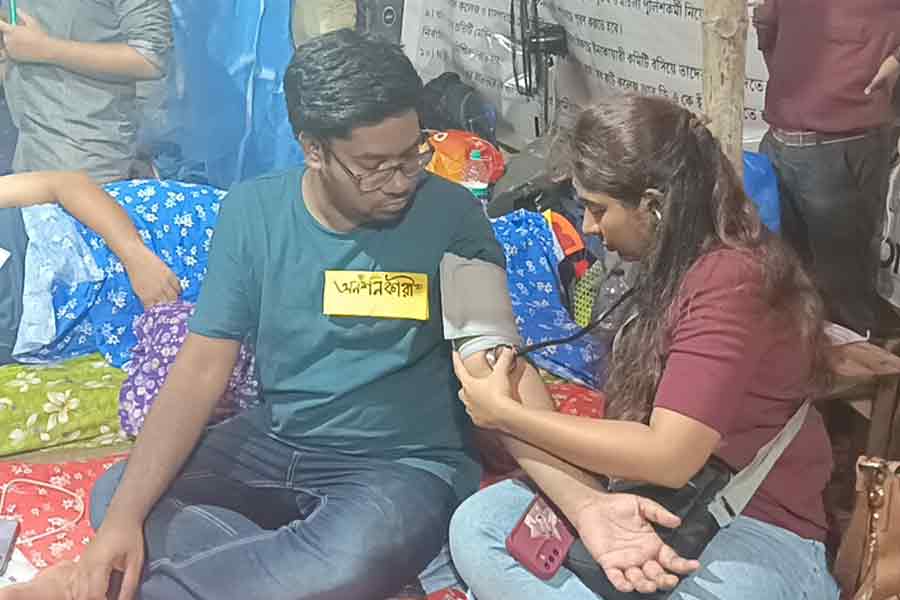 RG Kar Protest: Junior doctor Aniket Mahato joins hunger strike