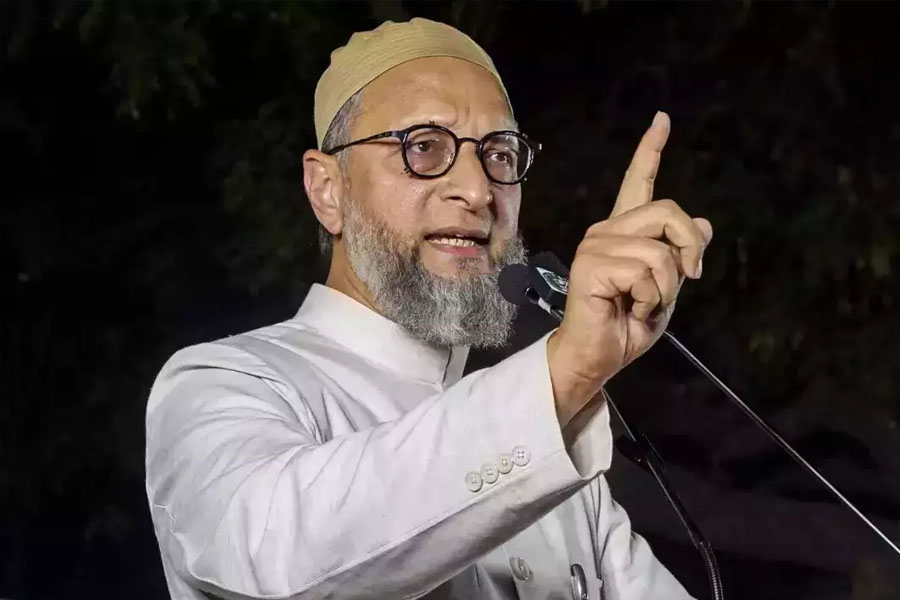Asaduddin Owaisi served notice to avoid inflammatory speech