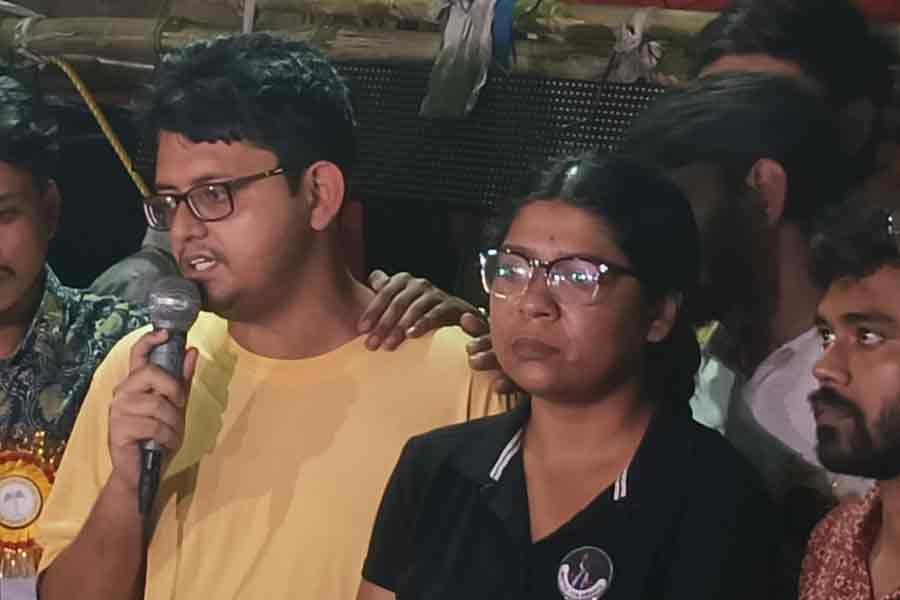 RG Kar: More 2 junior doctor joins hunger strike
