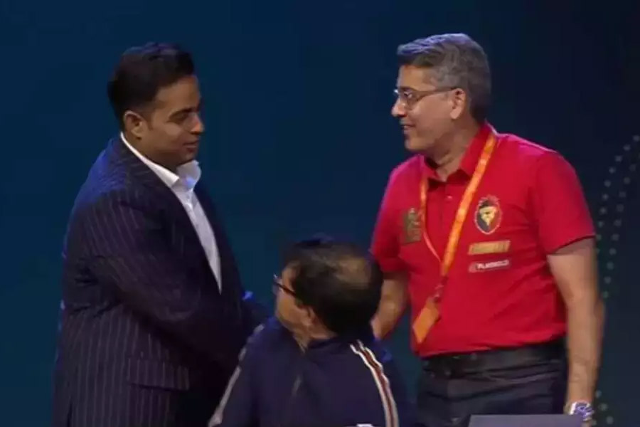 IPL Mega Auction 2025 Day 2: MI Owner Akash Ambani Goes Up To RCB Table, Thanks Management
