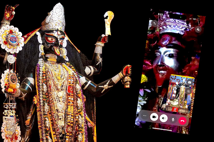Kali Puja 2024: Boro Maa made to meet Maa Tara through video call on evening of Kali Puja