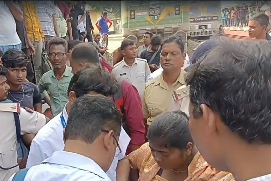 Train Blockade at Fuleswar, Due to Train Delay