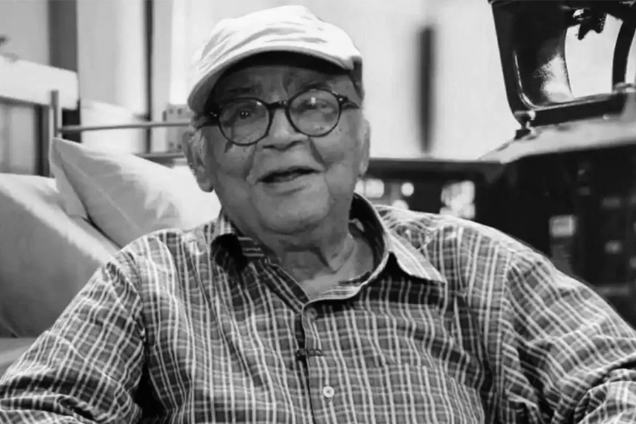 Theater to Film a journey of Manoj mitra