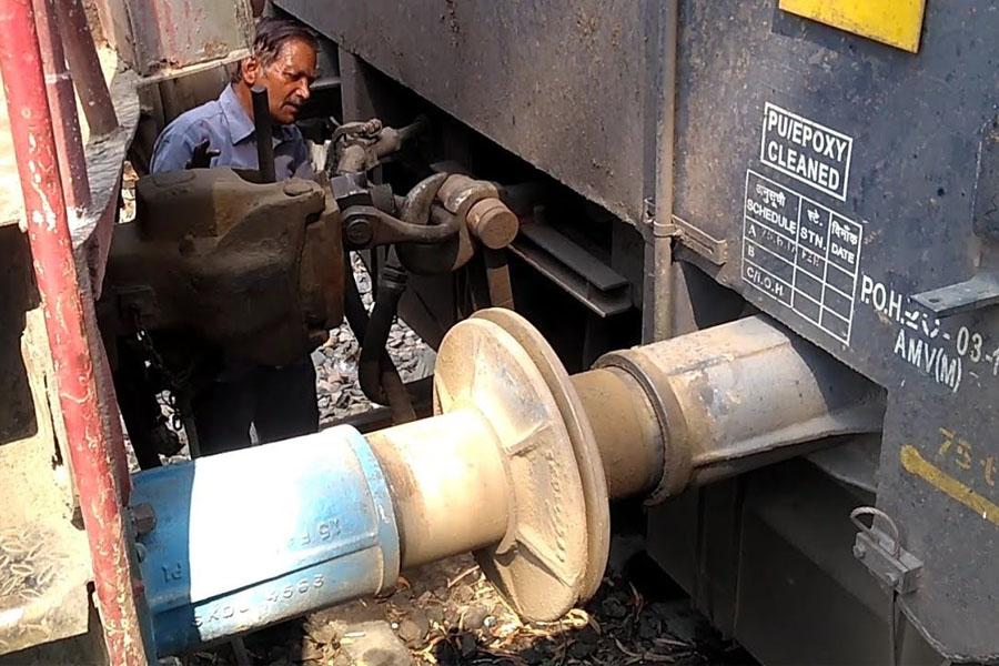 Bihar Railway worker crushed to death while decoupling engine and bogie