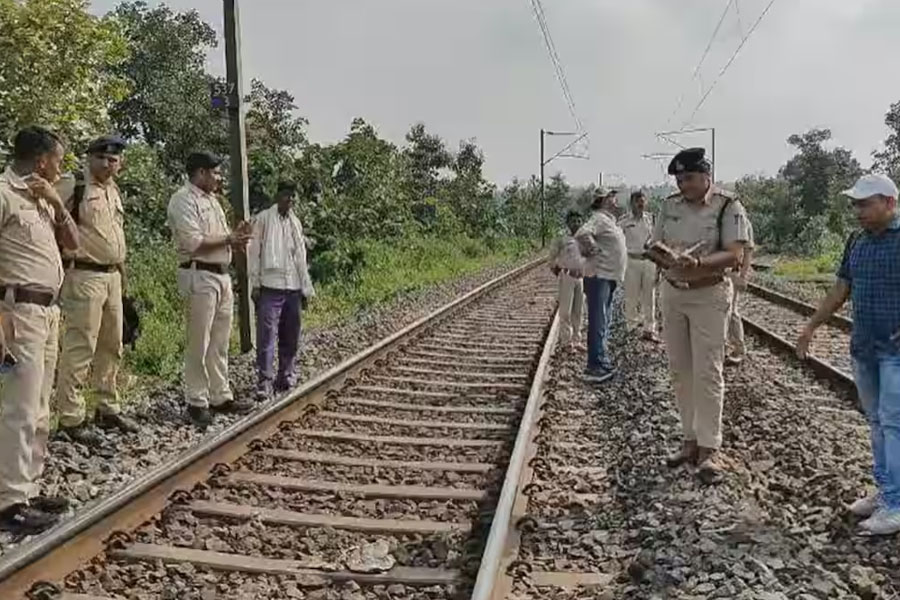 School student body found beside rail line in Kalna
