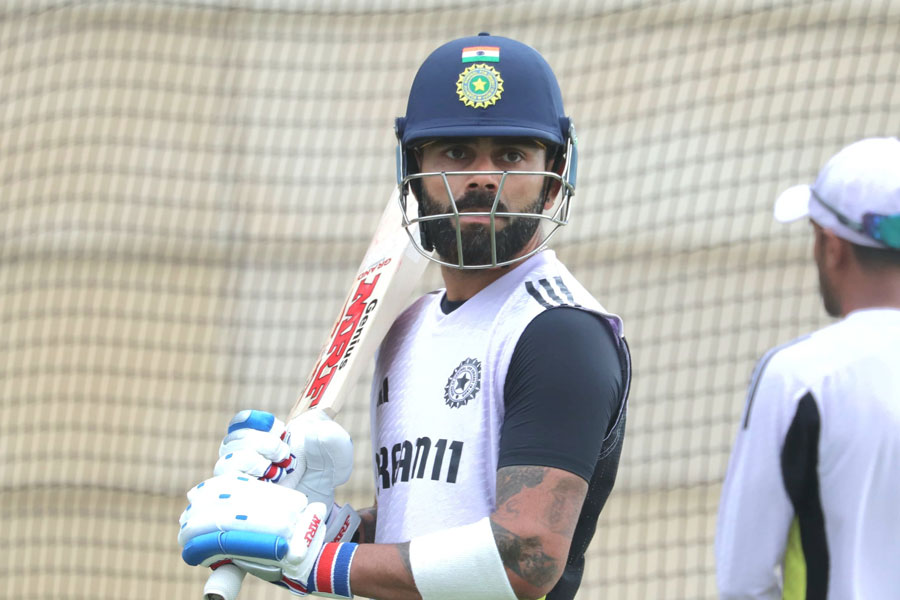 BGT 2024-25: Virat Kohli seen with bandage on knee before Adelaide test