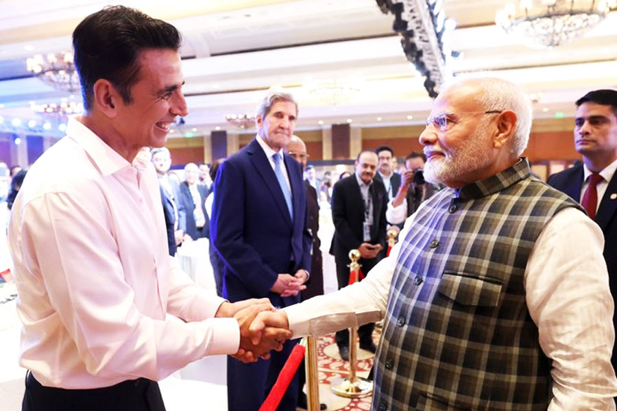 Akshay Kumar Backs PM Modi's Fight Against Obesity