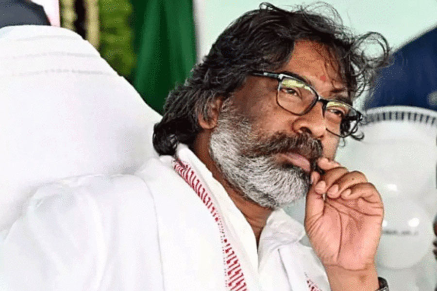 Income tax raids against Hemant Soren's aide days ahead of Jharkhand polls
