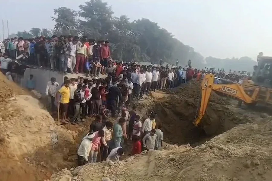 4 women killed after soil collapses in Uttar Pradesh
