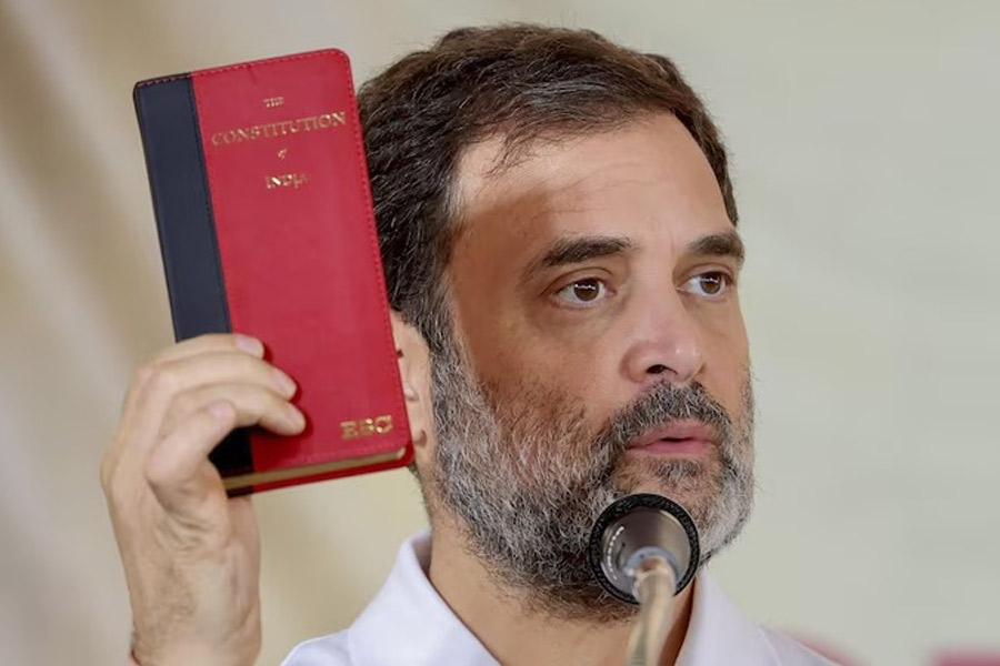 WB Congress to gift copy of Constitution to school students