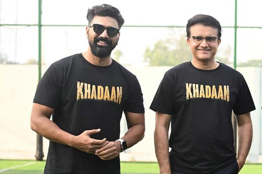 Khadaan Promotion: Dev played cricket with Sourav Ganguly for film promotion