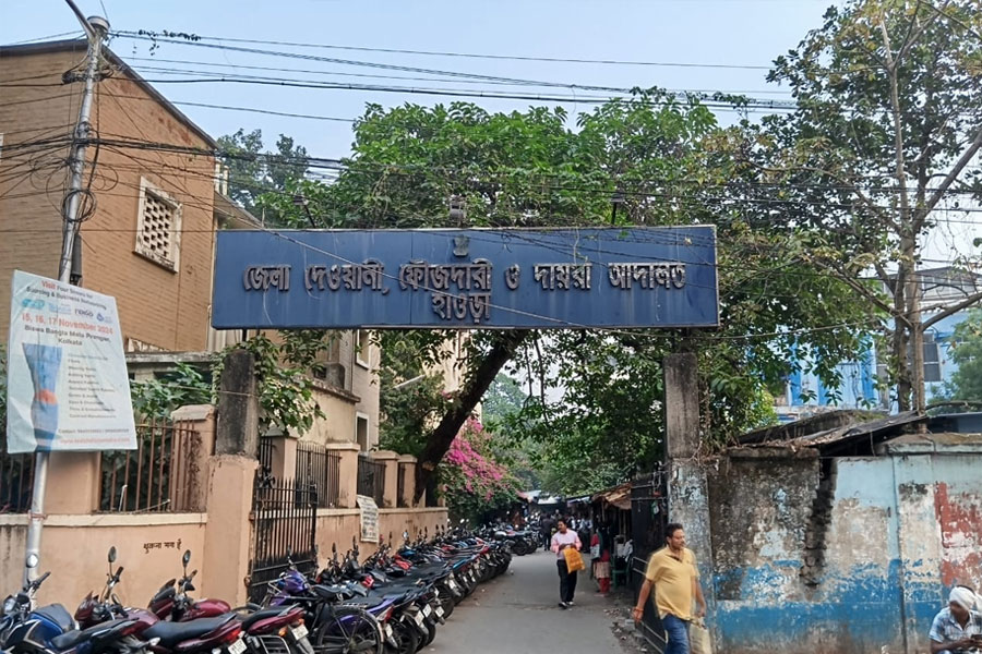 Under trial prisoner attempted suicide in howrah courtroom