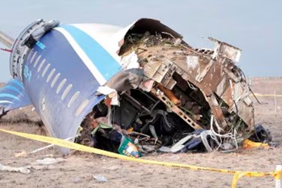 Passenger captures moments before and after plane crash In Kazakhstan