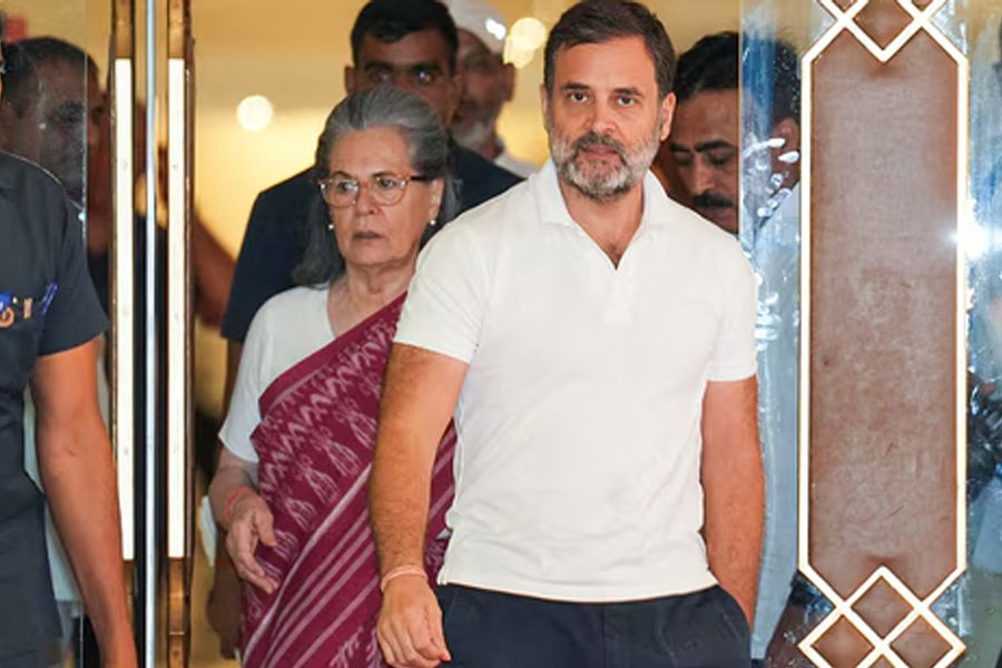 142 crore Rs in proceeds of crime, big charge on Gandhis in National Herald case