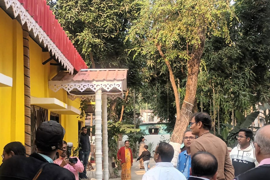 Raiganj couple started science park at house