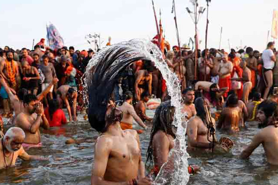 Mahakumbha 2025: Foreign devotees praises up govt