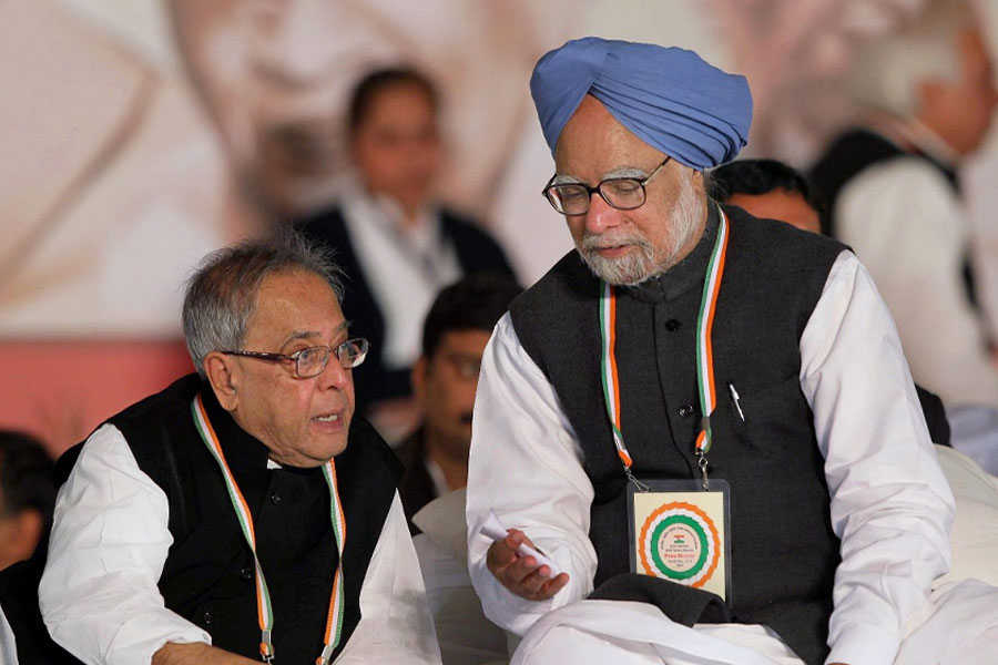 Dr Manmohan Singh: Relationship between Pranab Mukherjee and Former PM