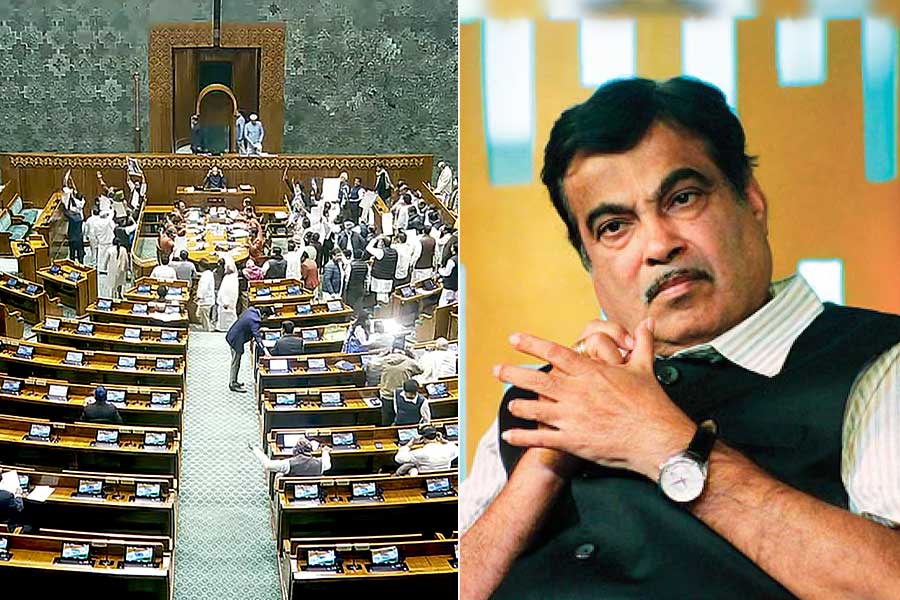 Nitin Gadkari with 19 BJP MPs skip One Nation One Election session