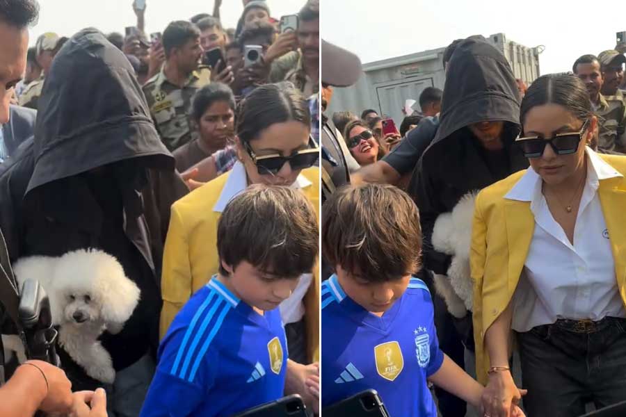 Shah Rukh Khan Hides Face In Hoodie As Returns With Suhana, Agastya
