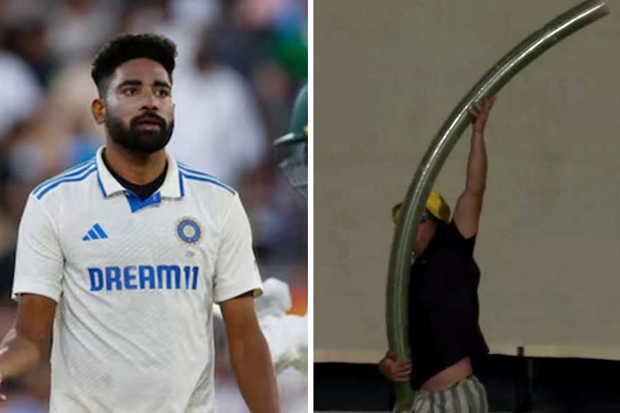 Adelaide fan spend 1.5 lacs for beer snake which irritated Mohammed Siraj