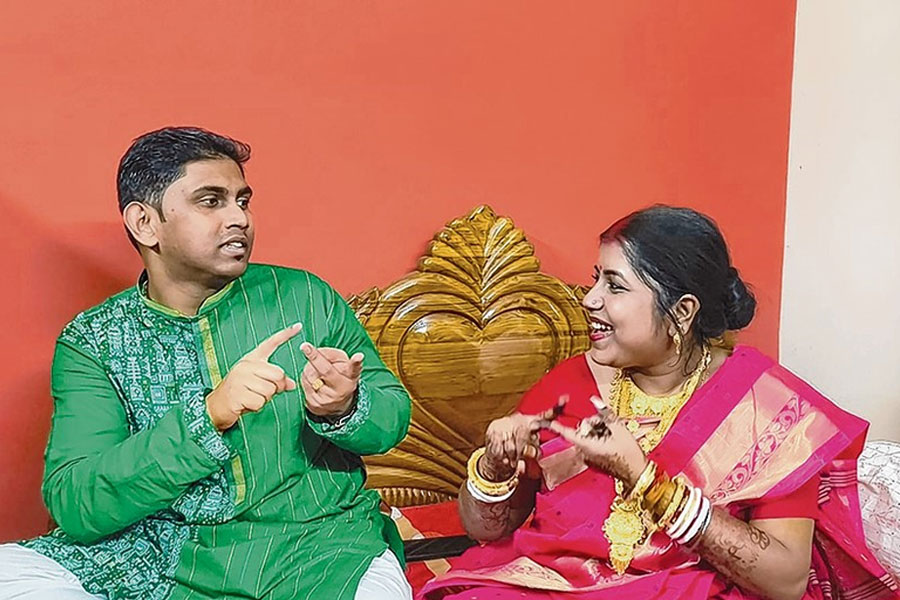 Marriage of mute and deaf couple in Serampore