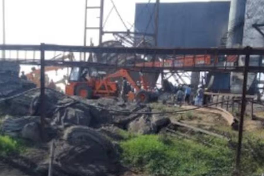 Many feared dead, 25 workers trapped at Chhattisgarh plant