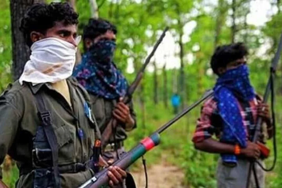 4 Naxalites carrying Rupees 32 lakh bounty surrender in Chhattisgarh