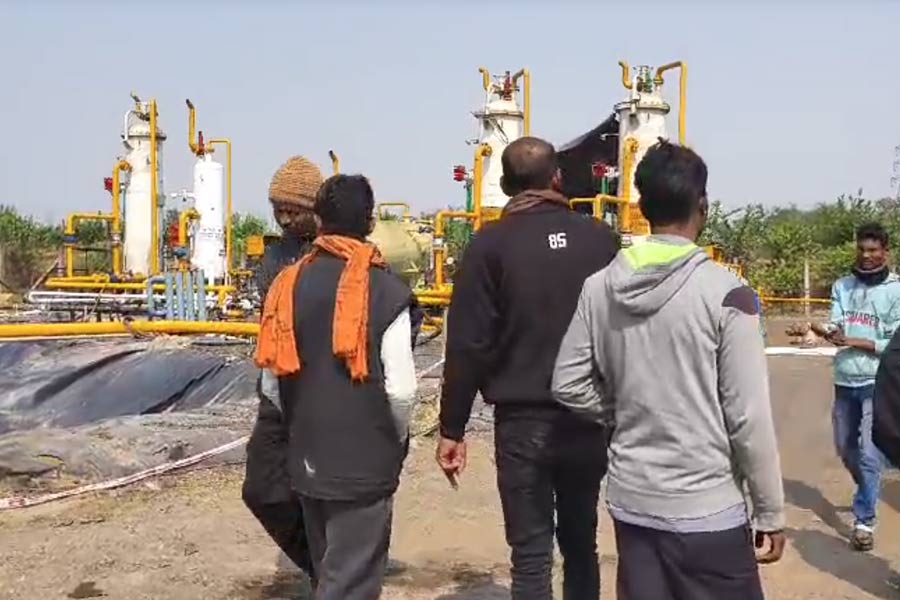 Two labourers died after falling into water of waste pit in gas factory in Durgapur