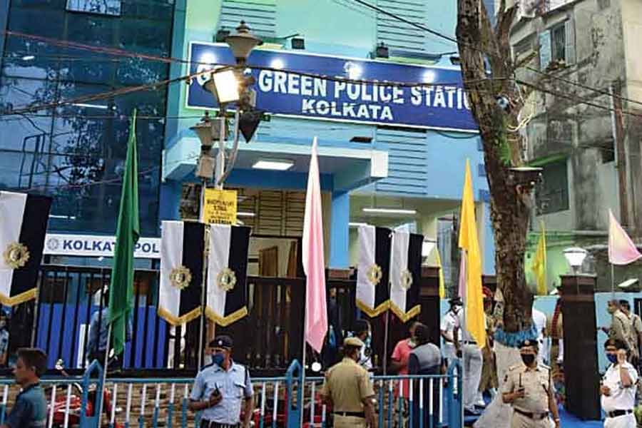 A woman found dead near Kolkata's Golf green police station