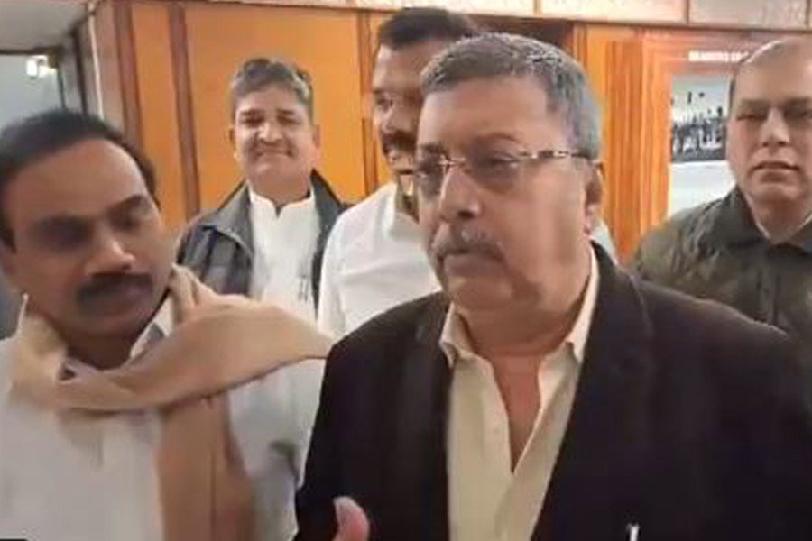 Chaos at JPC on Waqf Bill, 10 MPs suspended for day