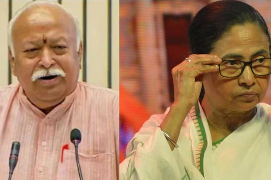 Mamata Banerjee strongly condemns Mohan Bhagwat's comment on changing Indepence Day
