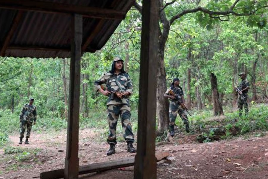 8 maoists killed in encounter with security forces in Jharkhand