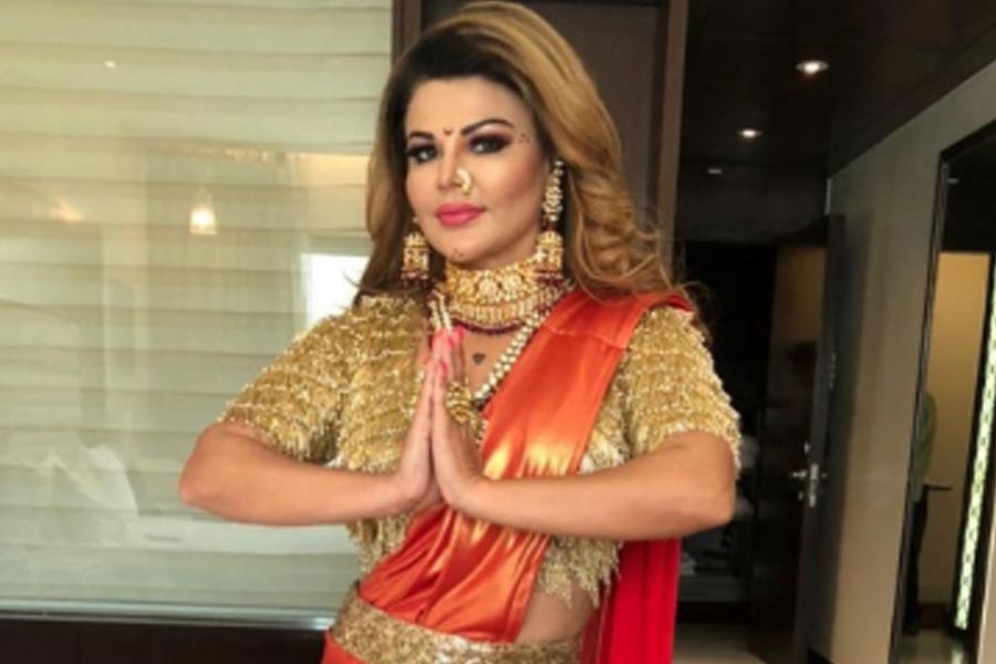 Rakhi Sawant hints to marry Pakistani police officer
