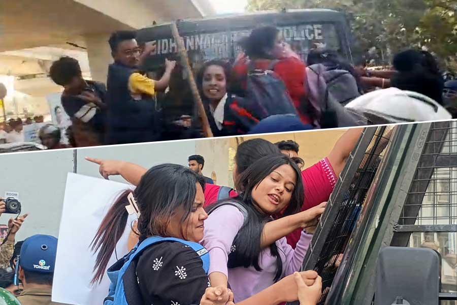 শিক্ষা দুর্নীতির প্রতিবাদে SFI-এর বিকাশ ভবন অভিযানে ধুন্ধুমার