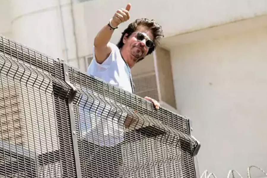 Vendors outside Mannat complain of ‘low business’ as Shah Rukh Khan moves out for renovation