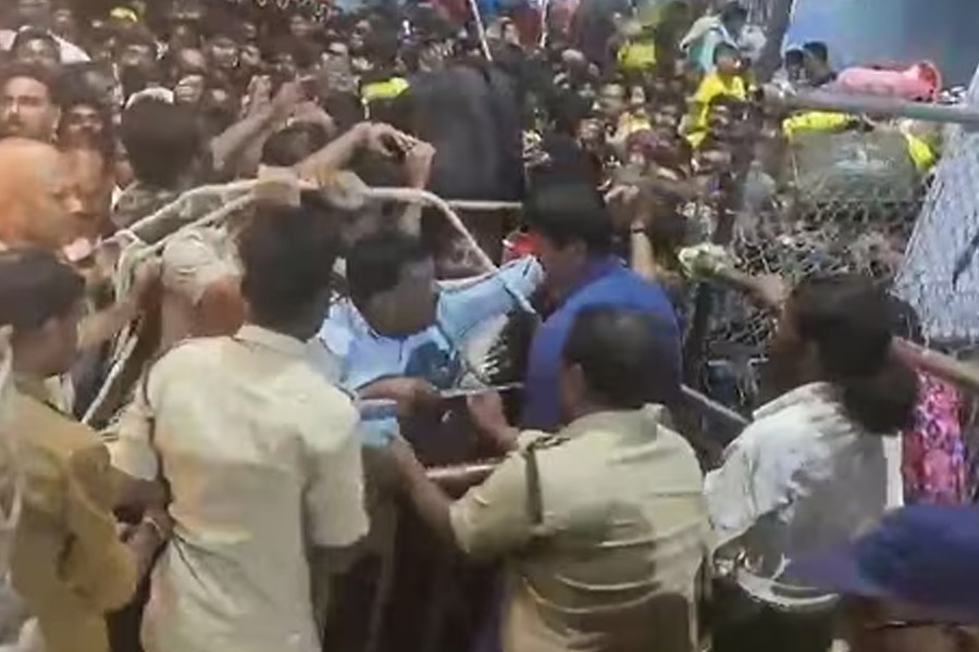 Thousands at one counter, lack of crowd control, What Led To Tirupati Stampede