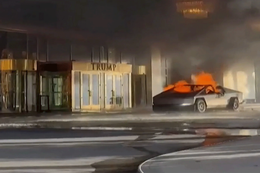 1 died after Tesla Truck Exploding Outside Donald Trump's Hotel In Las Vegas