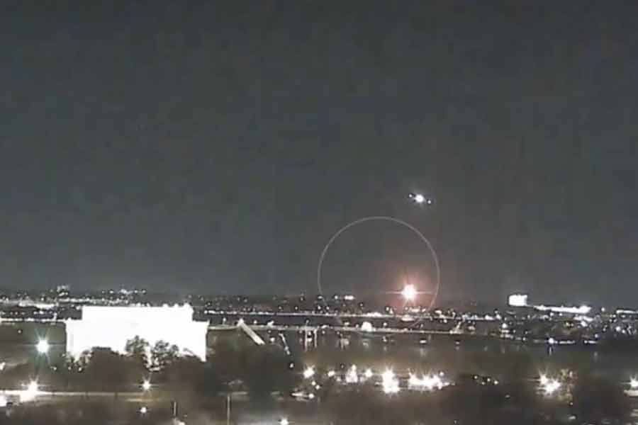 Passenger Jet Crashed Into Military Chopper In Washington