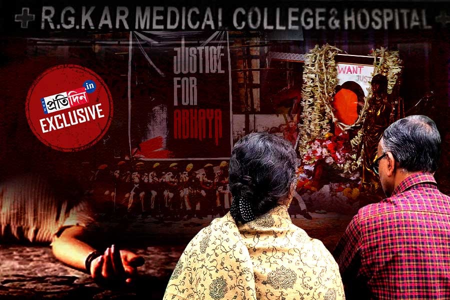 হাসপাতালেই লুকিয়ে খুনি? রক্তাক্ত ‘সত্যি ফাঁস’ অভয়ার মা-বাবার