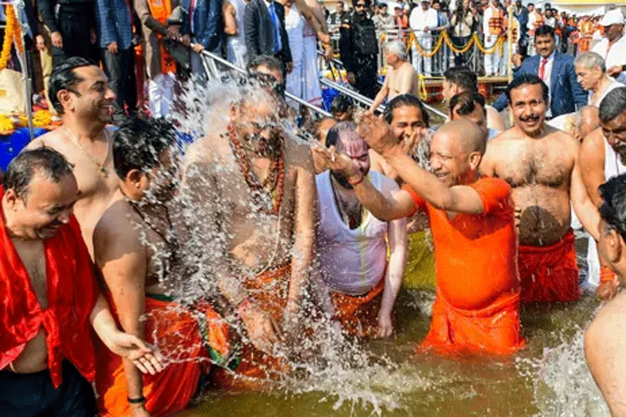 CM Yogi and his Cabinet take holy dip at Mahakumbh praying for public welfare